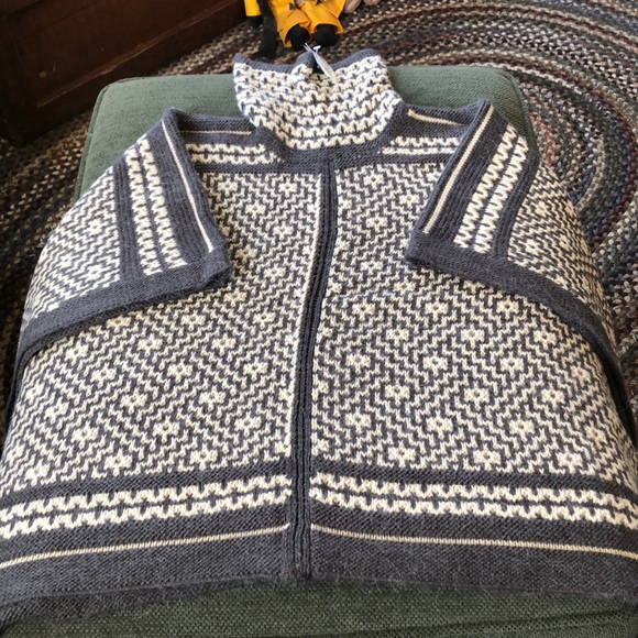 BEAUTIFUL NWT Lauren Ralph Lauren Poncho! - Picture 1 of 3